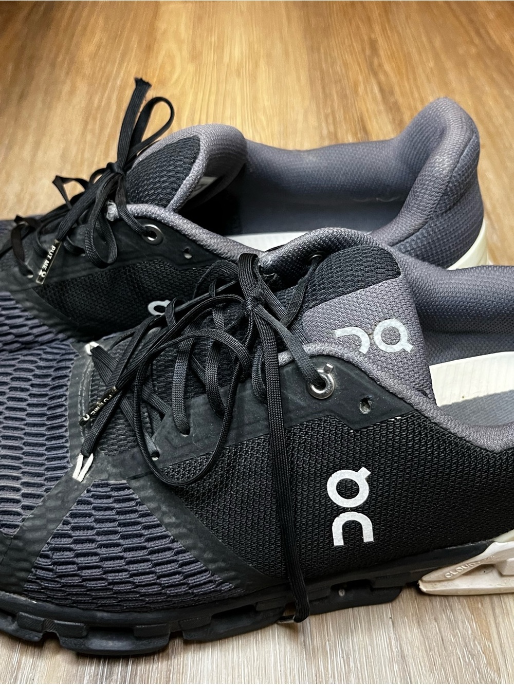 On Running Men’s Black and Gray Athletic Running Shoes